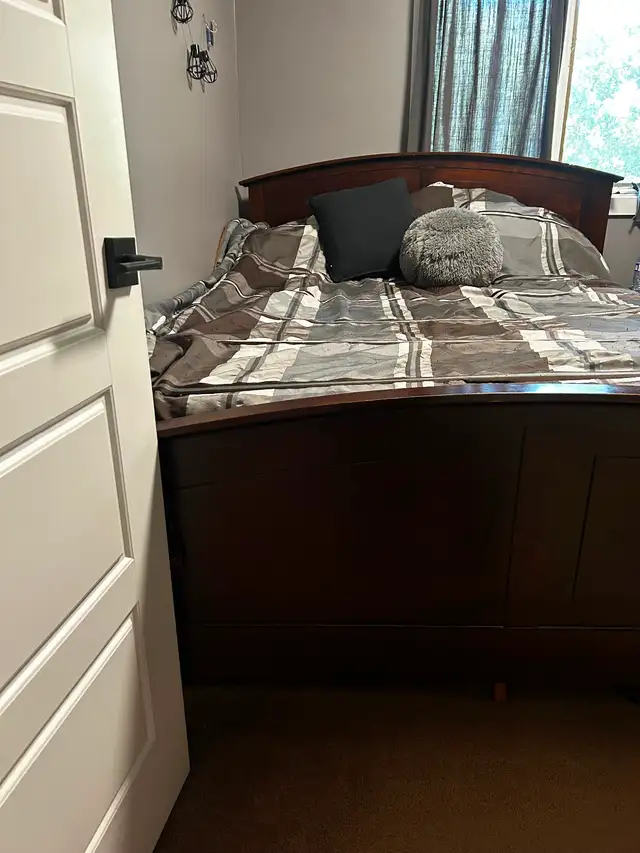 Queen size bed