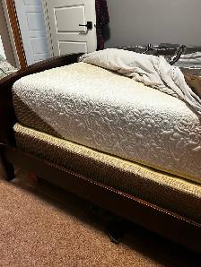 Queen size bed - Photo 2