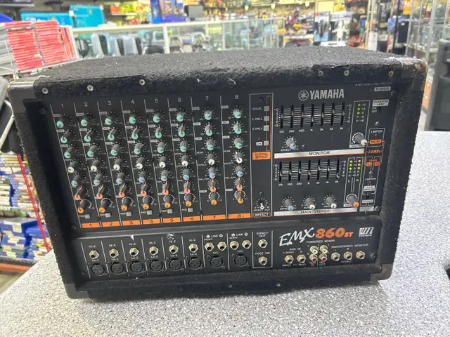 Yamaha EMX860ST Mixer Amp