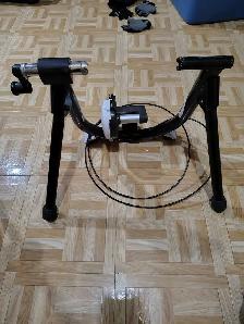Minoura stationary bike trainer - Photo 2