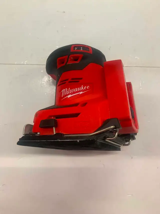 Milwaukee M18 2649-20 Cordless Orbital 1/4 Sheet Sander