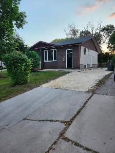 For rent a 3 bedroom side by side in Westdale Charleswood - Photo 2