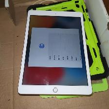 Ipad older gen (parts only)works good condition - Photo 3