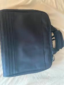 Toshiba Laptop Bag, multiple compartments, like new / tout neuf - Photo 2