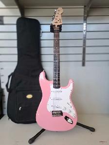 Squier bullet strat w/bag (33082689)