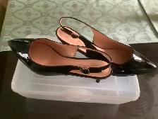 FOR SALE:  NATURALIZER WOMENS SHOES BLACK PATENT SIZE 9 1/2