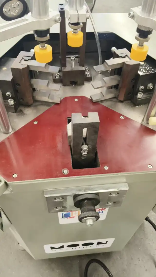 4-Head Corner Crimping Machine