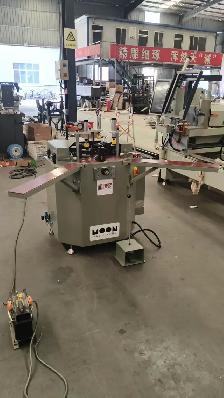 4-Head Corner Crimping Machine - Photo 3