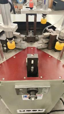 4-Head Corner Crimping Machine - Photo 9