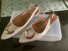 FOR SALE:  NATURALIZER   WOMEN’S LOW KITTEN HEEL SLINGBACK WHITE