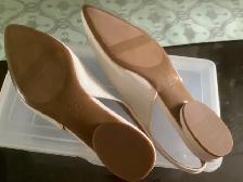FOR SALE:  NATURALIZER   WOMEN’S LOW KITTEN HEEL SLINGBACK WHITE - Photo 2