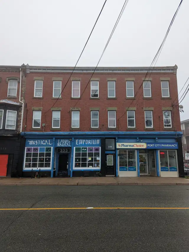 333 Main St #4 - 3BR North, Top Floor, Spacious, Deck, W/D
