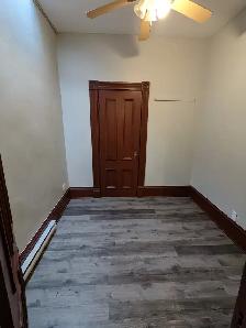 333 Main St #4 - 3BR North, Top Floor, Spacious, Deck, W/D - Photo 8