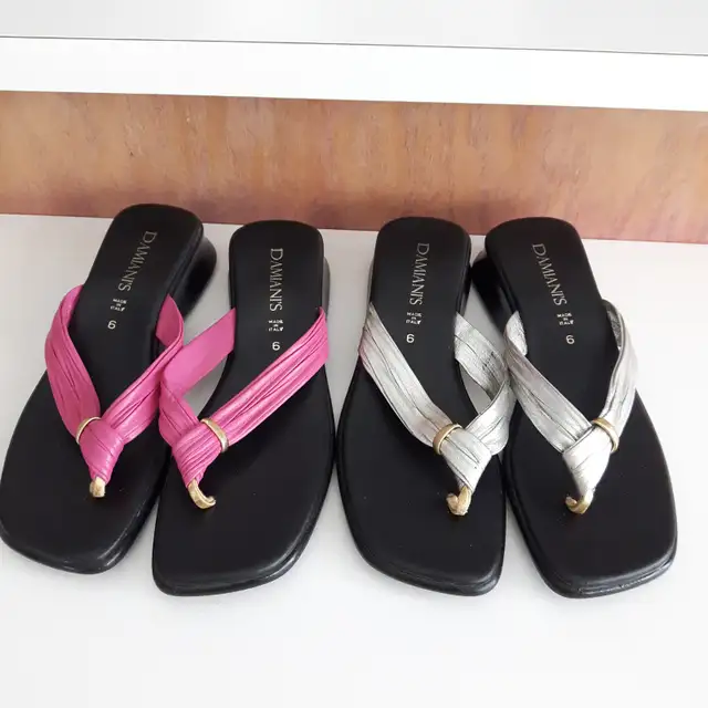 2PAIRES SANDALES NEUVES ARGENT ROSE GR6.5 FEM: $15.00 CHAQ PAIRE
