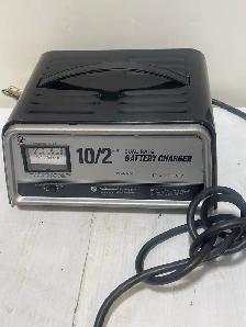 Schumacher 10/2 Amp Dual Rate Battery Charger - Photo 2