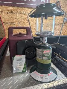Coleman propane lantern in case - Photo 2