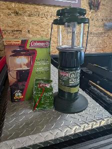 Coleman propane lantern - Photo 2
