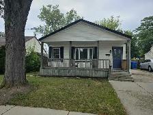 FANTASTIC PRISTINE CLEAN 2 BED 1 BATH NEAR THE U!