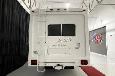2006 Northwood Arctic Fox 33A Silver Edition – Travel Trailer. - Photo 4