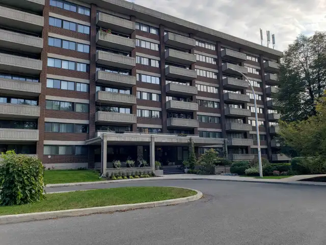 Condo haute gamme 3 1/2 830p.ca, MEUBLÉ à louer, avec garage
