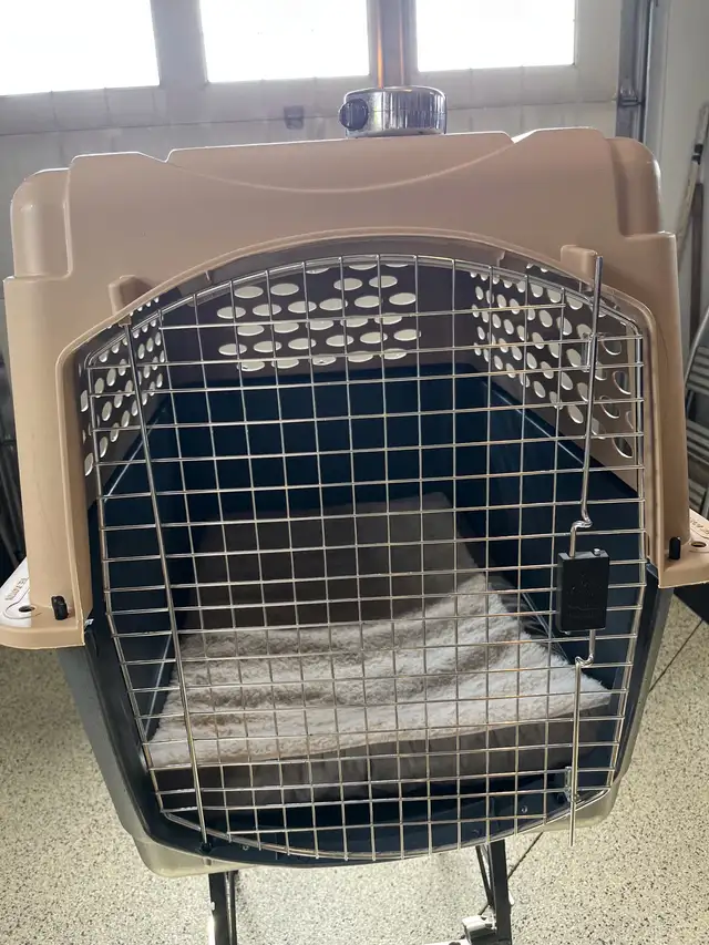 Large dog carrier/crate