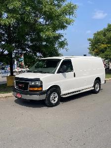 2015 GMC Savana Cargo Van ONLY 159,000 KMS  /  REVERSE CAMERA