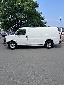 2015 GMC Savana Cargo Van ONLY 159,000 KMS  /  REVERSE CAMERA - Photo 2