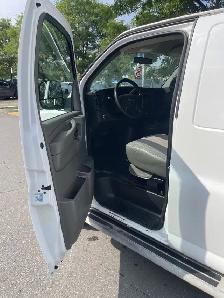 2015 GMC Savana Cargo Van ONLY 159,000 KMS  /  REVERSE CAMERA - Photo 6
