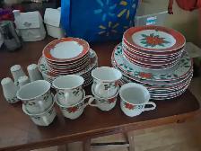 Vintage royal heritage collection christmas dinnerware china