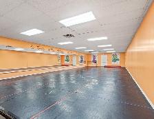 LARGE COMMERCIAL SERVICE SPACE AVAILABLE - AMAZING PRICE: $6 PS - Photo 3