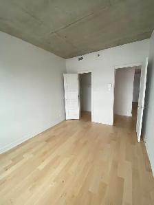 LUXUEUX CONDO 4 1/2 GARAGE LIBRE 1ER SEPTEMBRE - Photo 3