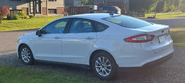 Ford Fusion S 2015