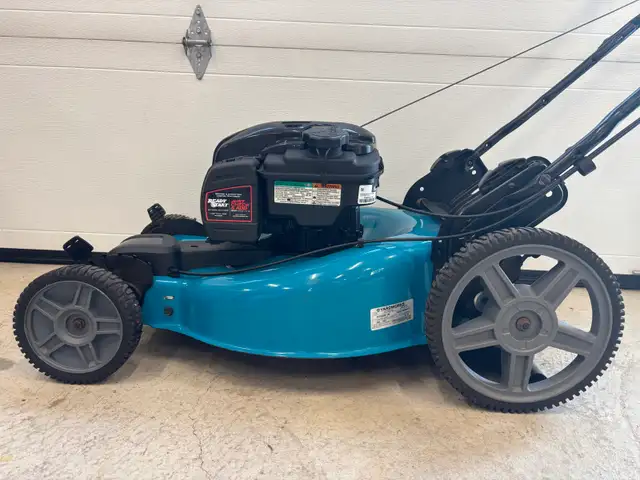 22" Yardworks self propelled lawnmower
