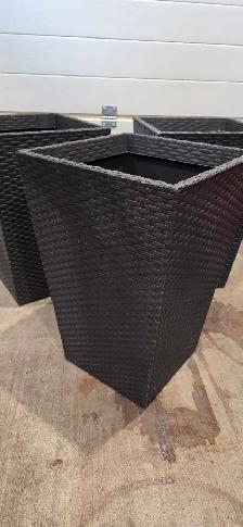 planters outdoor - Photo 2