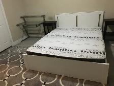 Large Furnished Master Bedroom with Private Ensuite Washroom - Photo 3