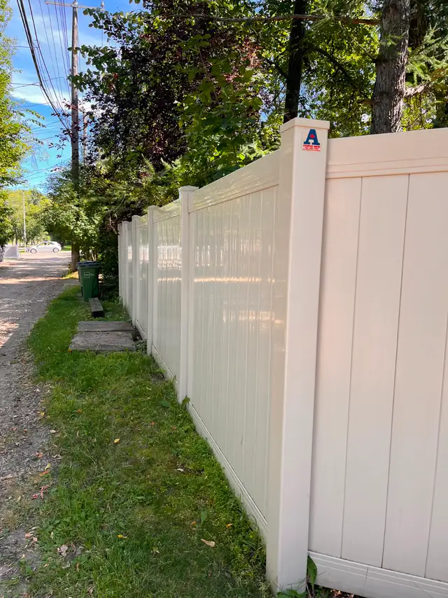 145 Ft. Premium Beige Vinyl Fence   Gate (no concrete footings)
