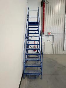 Rolling Ladder - 13 steps - Photo 2