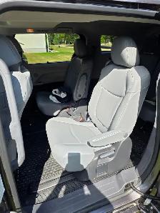 Toyota Sienna - Photo 8