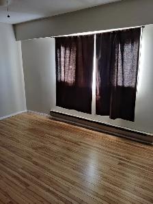 In Merritt 3 Bed 1 Bath duplex for 2100 plus utilities - Photo 2