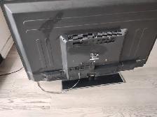 46 inch LED Flat Screen HDTV - Photo 2
