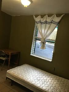 Painted Room W Own Address & Mailbox Facing Metro Place St Henri - Photo 2
