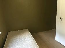 Painted Room W Own Address & Mailbox Facing Metro Place St Henri - Photo 6