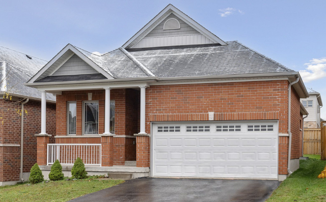 2 Bedroom - House for Rent (Upper Level only) – 51 Voyageur St