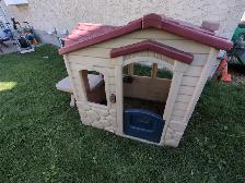Plastic indoor/outdoor house for kids