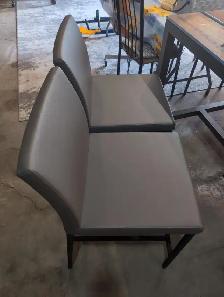 Glass top table and four chairs - Photo 2