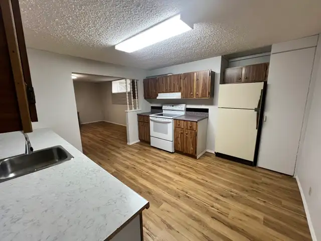 basement for rent In Center St