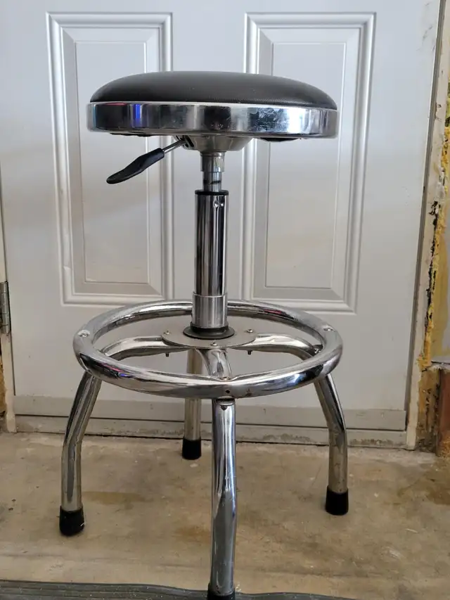 Garage Stool with adjustable Height