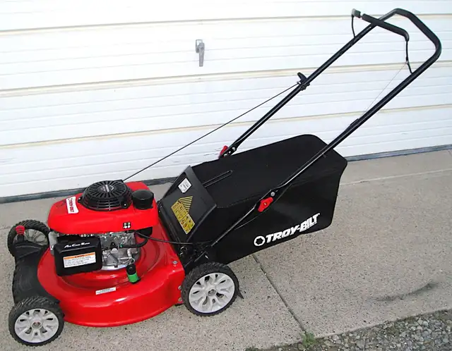 TROYBILT REAR BAG GAS LAWNMOWER