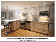Renovated Two Bedroom Apartment - Beaches - Laundry & Parking - Photo 2