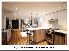 Renovated Two Bedroom Apartment - Beaches - Laundry & Parking - Photo 3